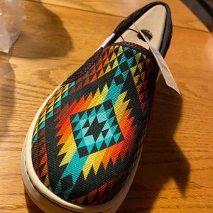 Ariat women’s Ryder Rainbow Aztec. Size 6.5 New with tags